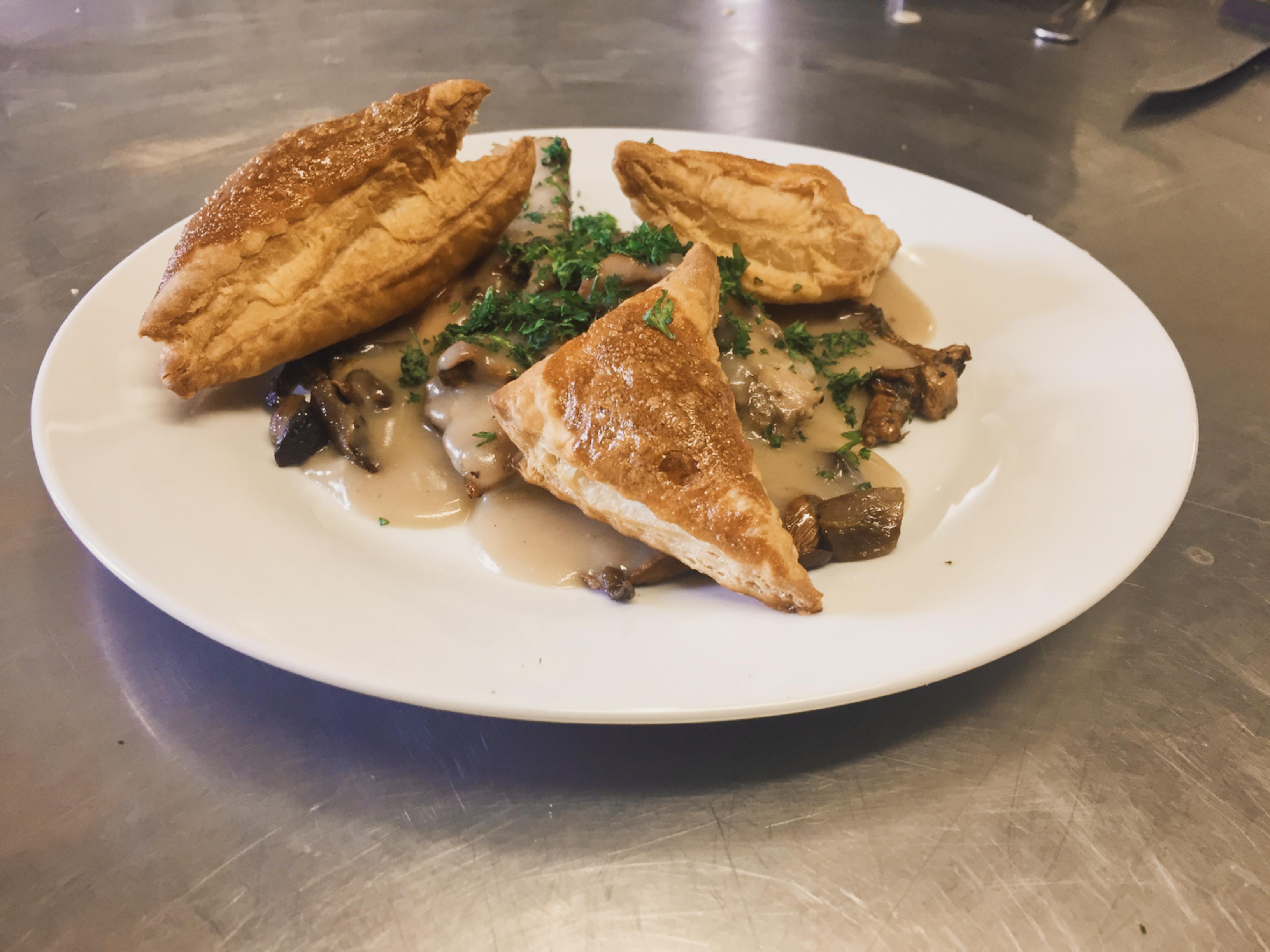 Ris de veau en sauce et feuilletés maison